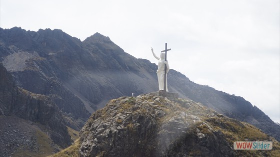Statue nach dem Tunnel auf 4500m